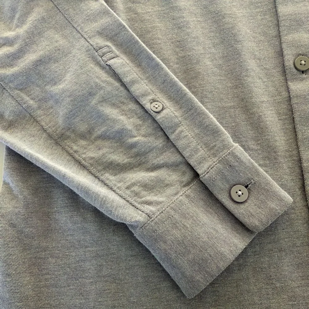 Lululemon Commission Long Sleeve Shirt M Gray Minimalist Athleisure Clean Modern